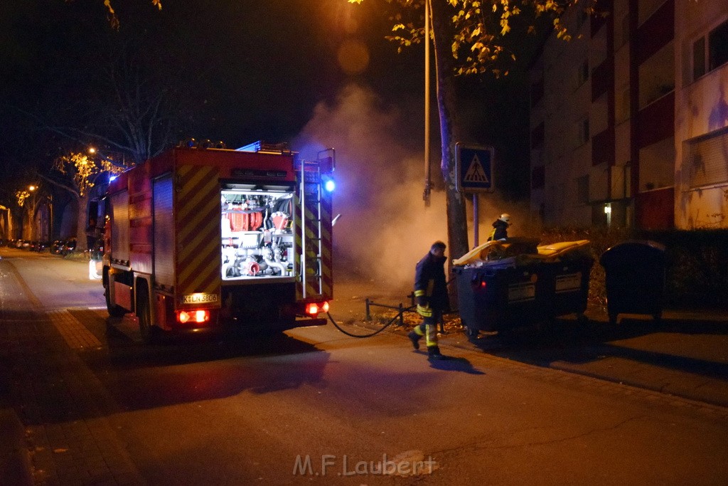 Mehrere Muell Sperrmuellbraende Köln Vingst Ansbacherstr P64.JPG - Miklos Laubert